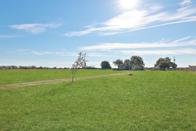 view of yard featuring a rural view