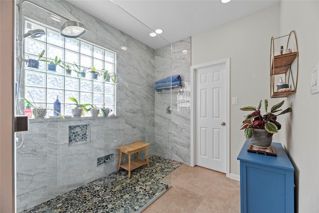 bathroom featuring a tile shower