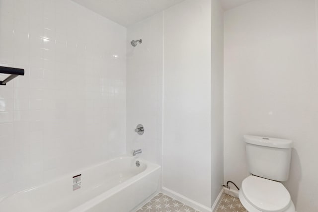 bathroom featuring tiled shower / bath combo and toilet