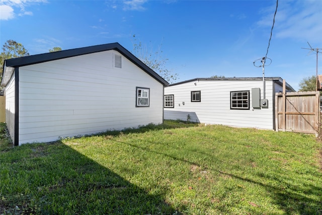 back of house featuring a lawn