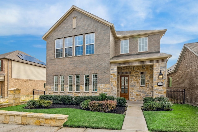 view of front of property featuring a front lawn