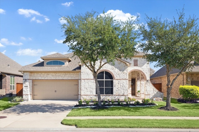 view of front facade with a front yard