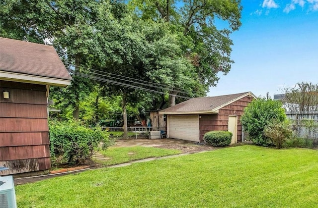 view of yard featuring an outbuilding and a garage