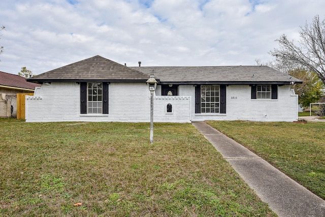 ranch-style house with a front yard