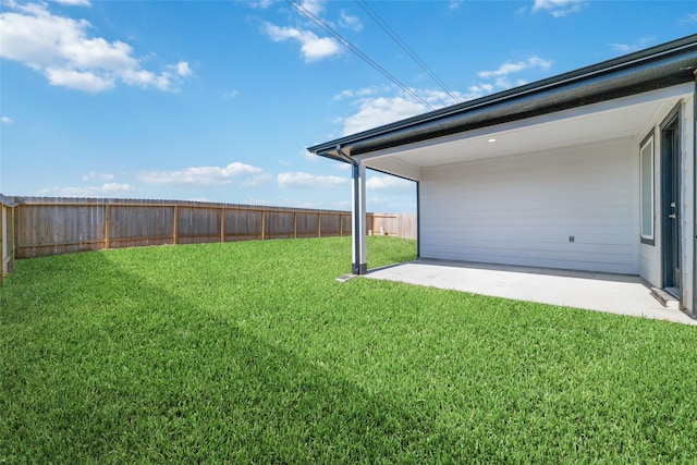 view of yard featuring a patio area