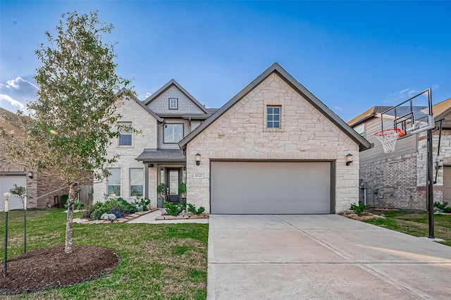 view of front of property featuring a front yard and a garage