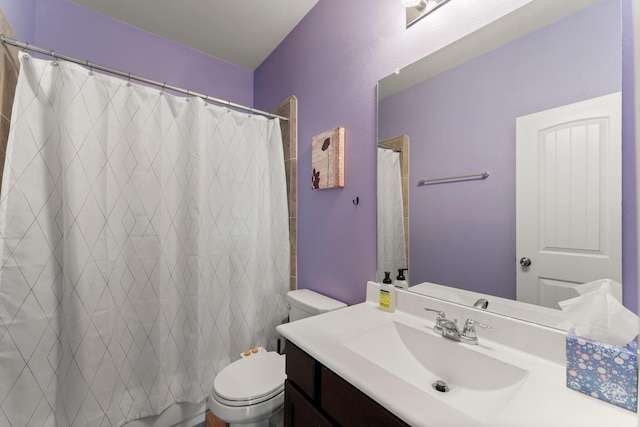 bathroom featuring a shower with curtain, vanity, and toilet