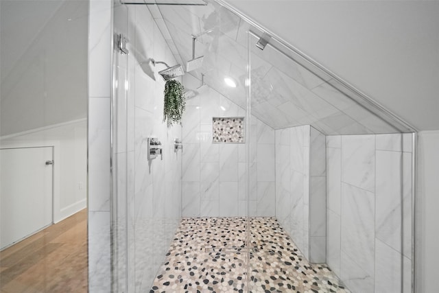 bathroom featuring a tile shower