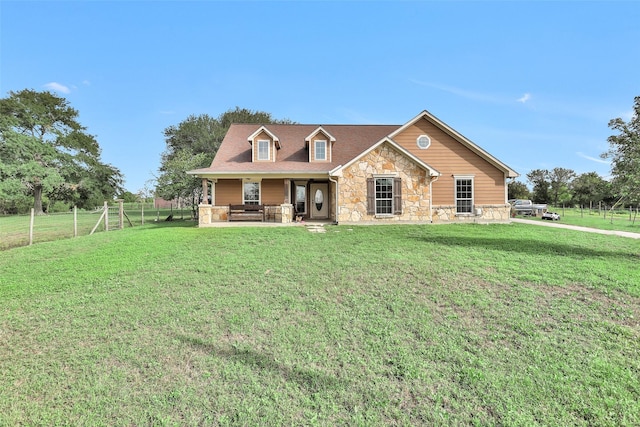 view of front of house featuring a front lawn