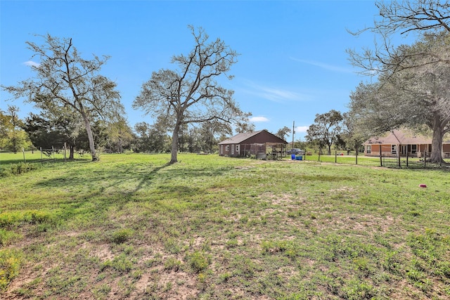 view of yard with an outdoor structure