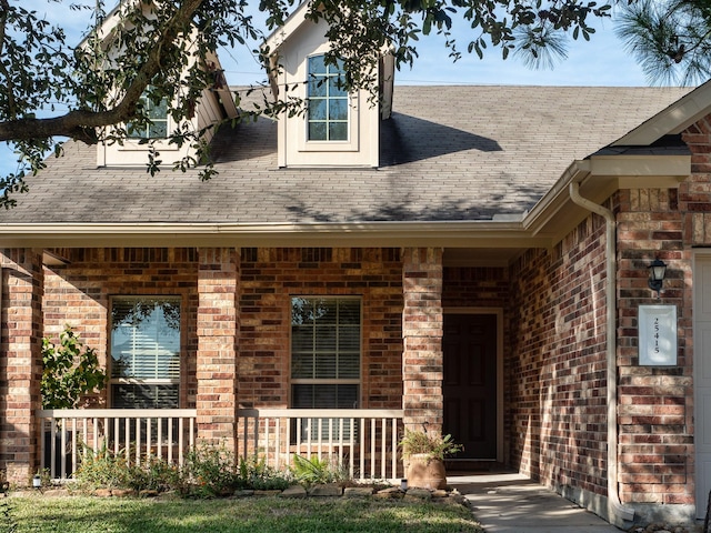 property entrance featuring a porch