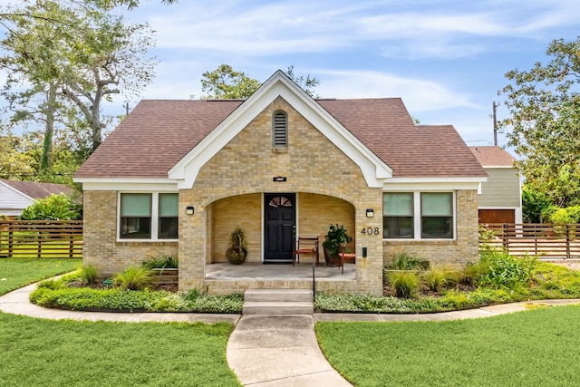 view of front of house featuring a porch and a front lawn