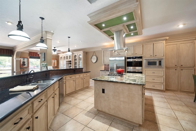 kitchen featuring a large island, sink, ceiling fan, decorative light fixtures, and appliances with stainless steel finishes