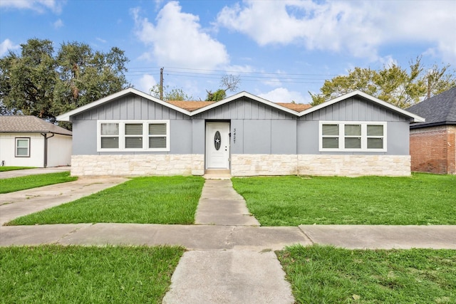 view of front of home with a front lawn