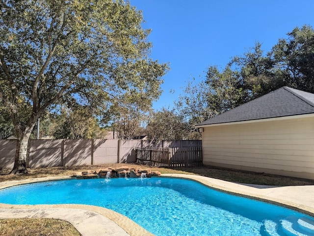 view of swimming pool