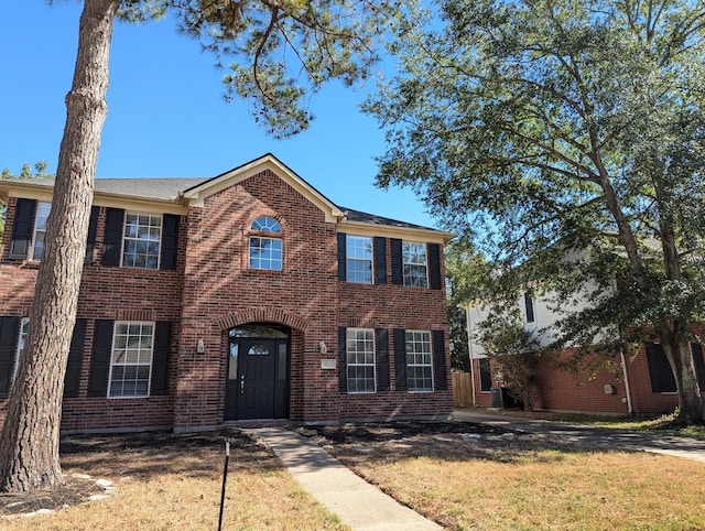 view of front of house featuring a front yard