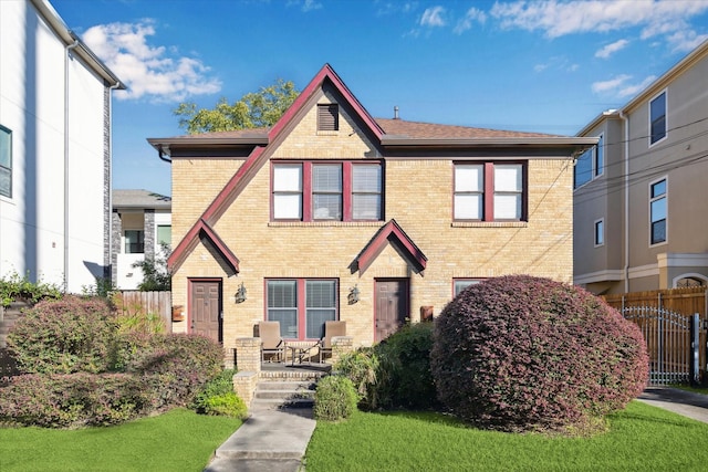 view of front of home with a front lawn