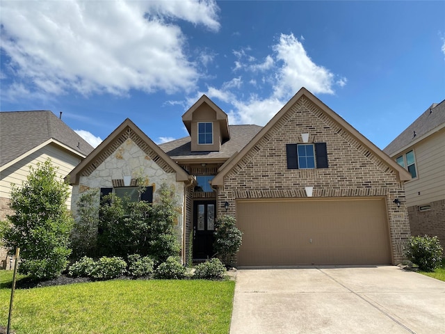 view of front of property with a front yard