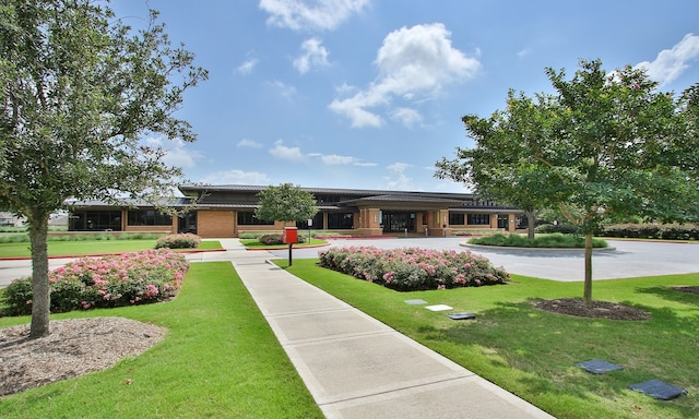 prairie-style house with a front yard