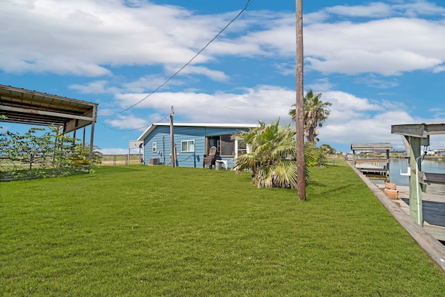 view of yard featuring a water view