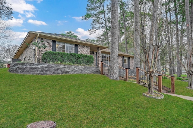 ranch-style home with a front yard