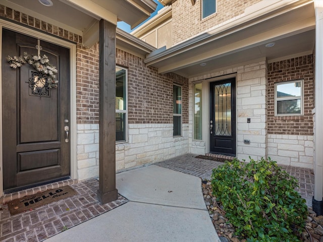 entrance to property featuring a porch