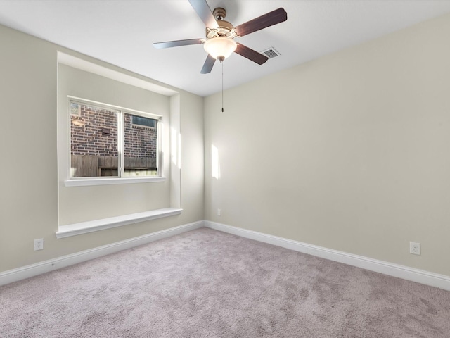 carpeted empty room featuring ceiling fan