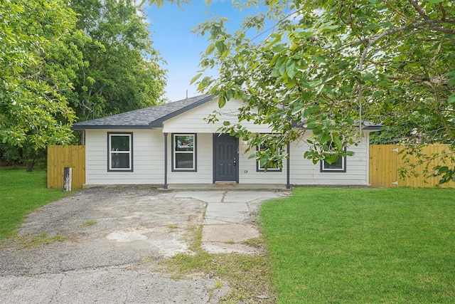 view of front of house with a front lawn