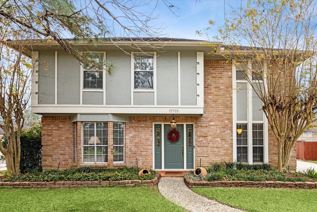 view of front of property with a front lawn