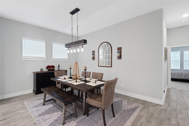 dining room featuring light wood-style floors, recessed lighting, and baseboards