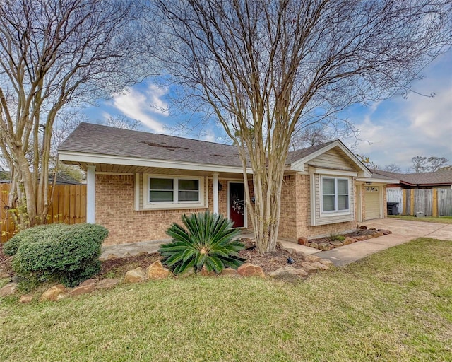 view of front of home featuring a front yard and a garage