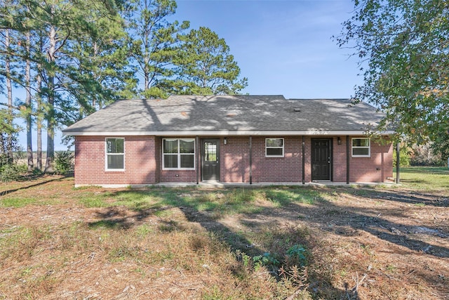 view of front of home featuring a front lawn