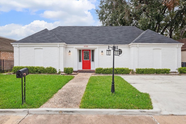 ranch-style home with a front yard