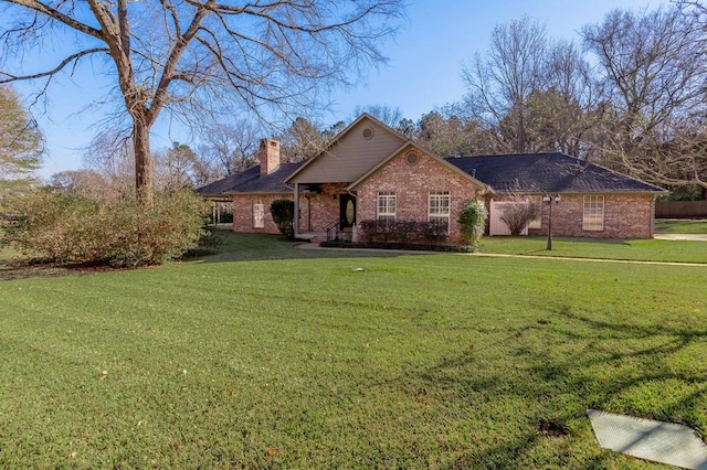 ranch-style home featuring a front lawn