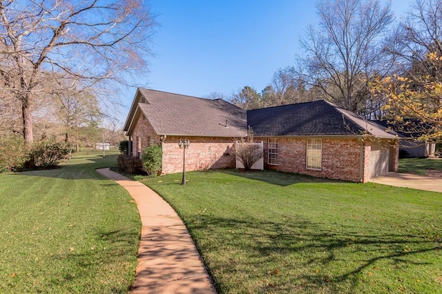 view of side of property featuring a lawn