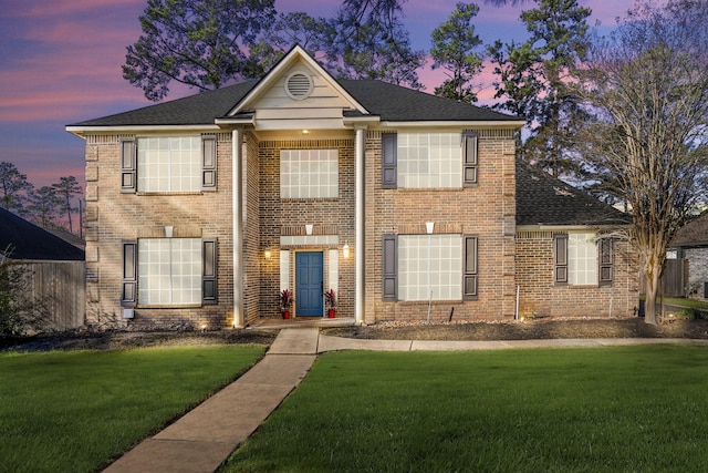 view of front of house featuring a lawn