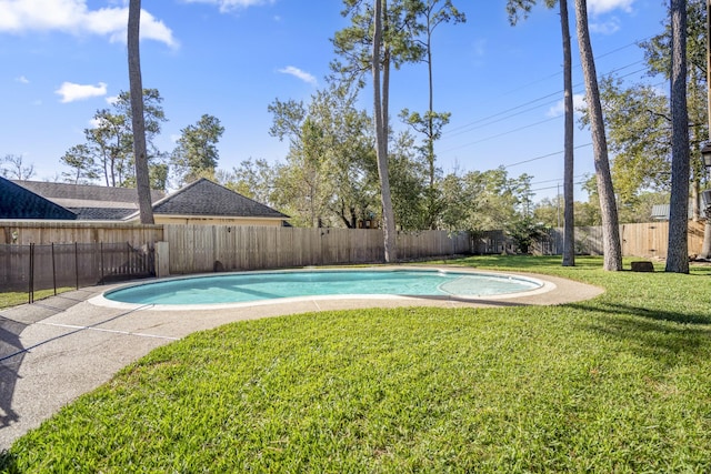 view of pool featuring a lawn