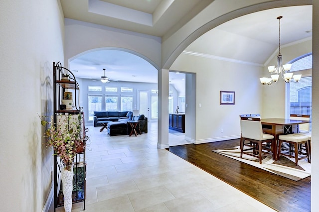 dining room featuring ceiling fan with notable chandelier, light hardwood / wood-style floors, ornamental molding, and sink