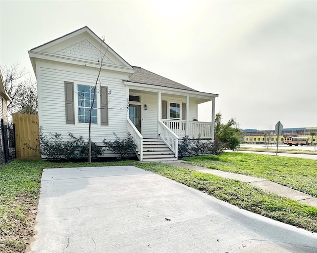 view of front of house with a front lawn and covered porch