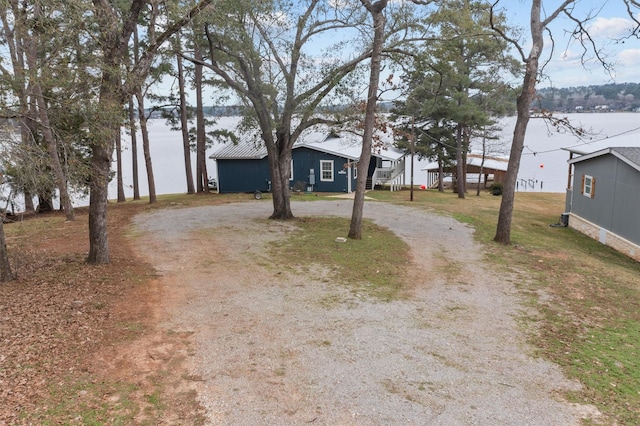 view of yard featuring a water view