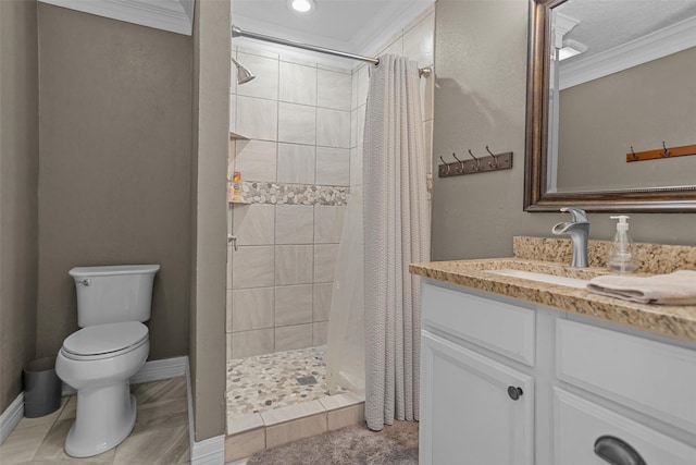 bathroom featuring a shower with curtain, toilet, and ornamental molding