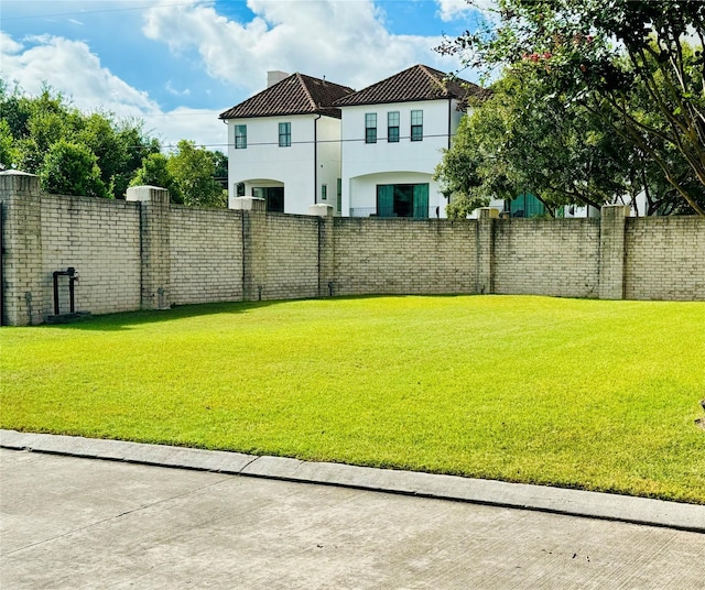 Listing photo 3 for 5515 Felice Dr, Houston TX 77081