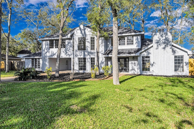 view of front of home featuring a front lawn