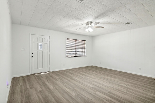 entrance foyer featuring light hardwood / wood-style floors and ceiling fan