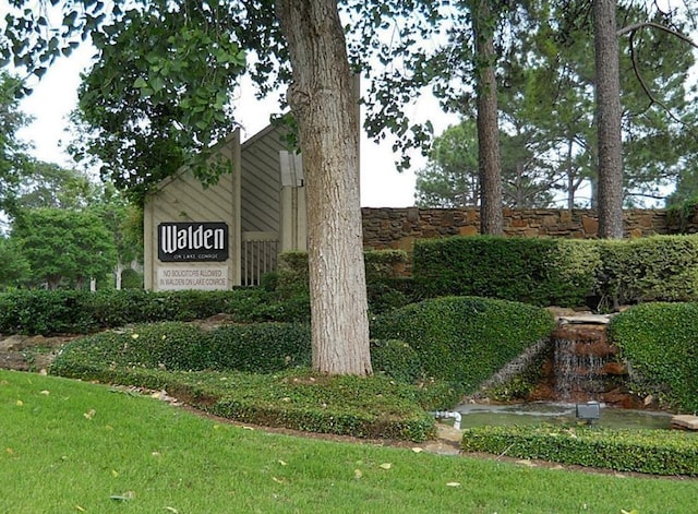 view of community / neighborhood sign