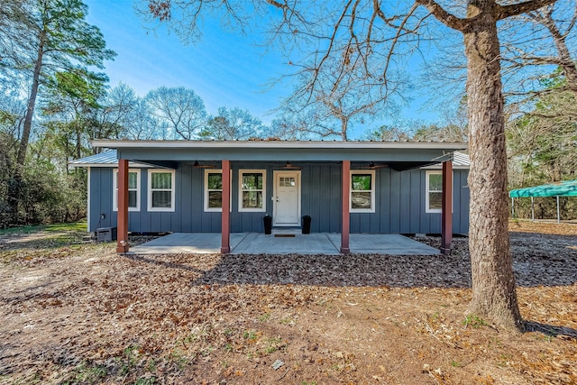 ranch-style house featuring a patio