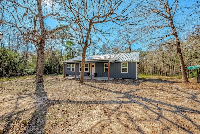 ranch-style house featuring a porch