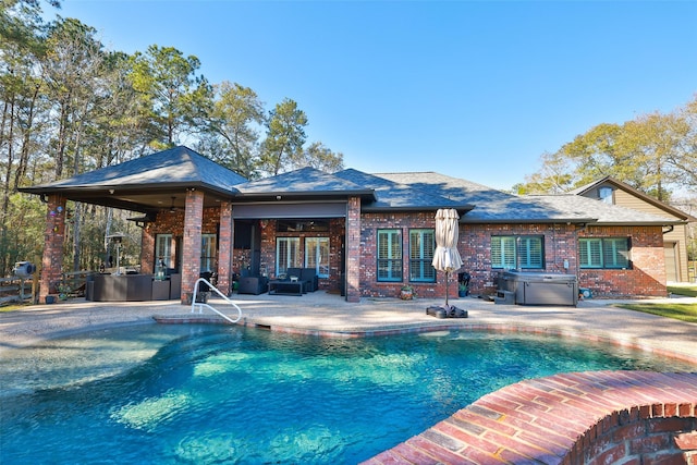 back of house featuring outdoor lounge area, ceiling fan, a swimming pool with hot tub, and a patio