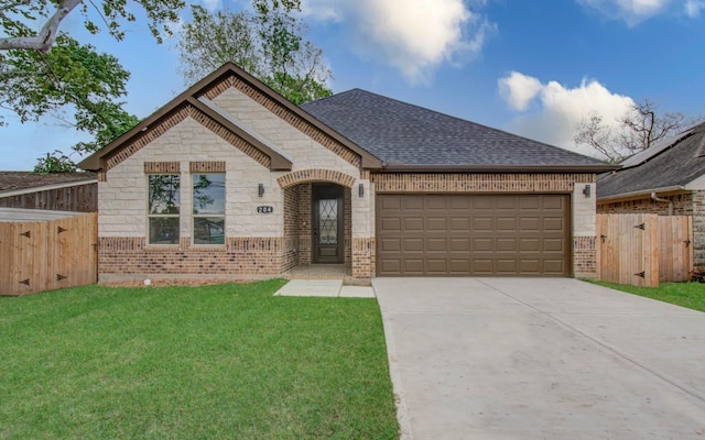 view of front of house featuring a front lawn and a garage