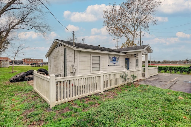 exterior space featuring a yard